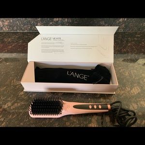Le Vite Straightening Brush from L ange